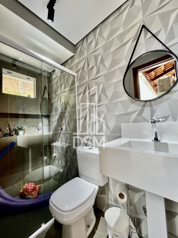 Casa de Alto Padrão, com 3 quartos (1 suíte +  2 dormitórios),  terreno com 3.200m² a venda bairro Águas Claras.