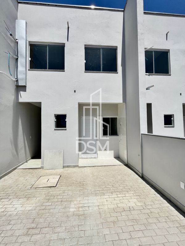 Casa Geminada 3 dormitórios a venda bairro Dom Joaquim