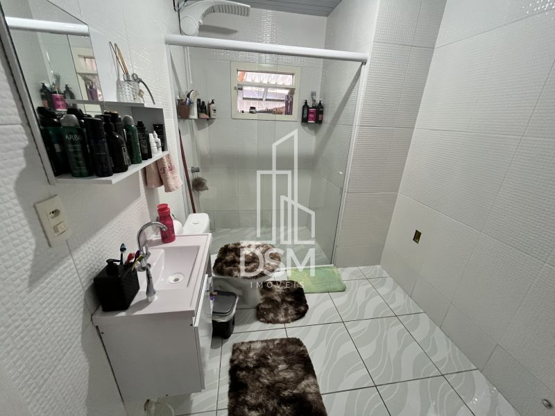 Casa 4 quartos sendo 1 suíte a venda bairro Nova Brasília.