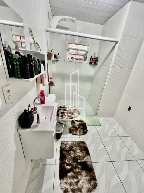 Casa 4 quartos sendo 1 suíte a venda bairro Nova Brasília.