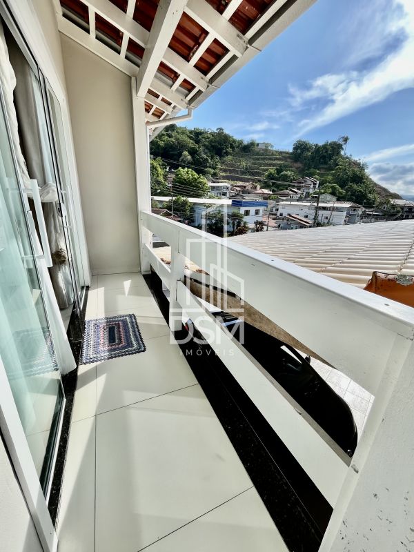 Casa 4 quartos sendo 1 suíte a venda bairro Nova Brasília.