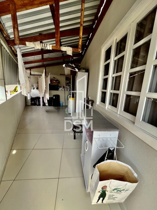 Casa 4 quartos sendo 1 suíte a venda bairro Nova Brasília.