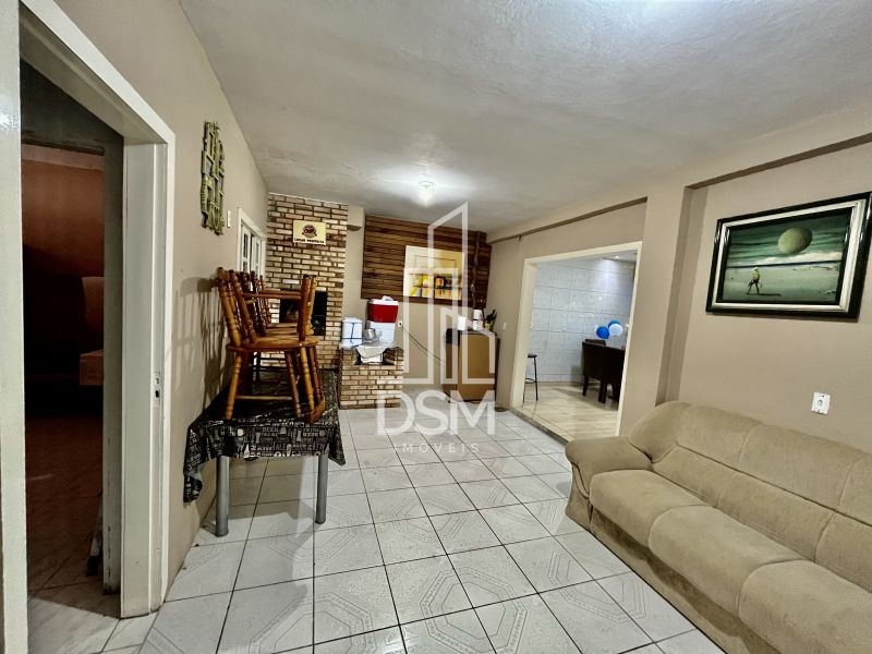 Casa 4 quartos sendo 1 suíte a venda bairro Nova Brasília.