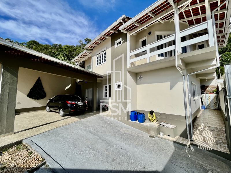 Casa 4 quartos sendo 1 suíte a venda bairro Nova Brasília.
