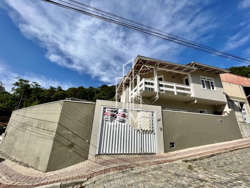 Casa 4 quartos sendo 1 suíte a venda bairro Nova Brasília.