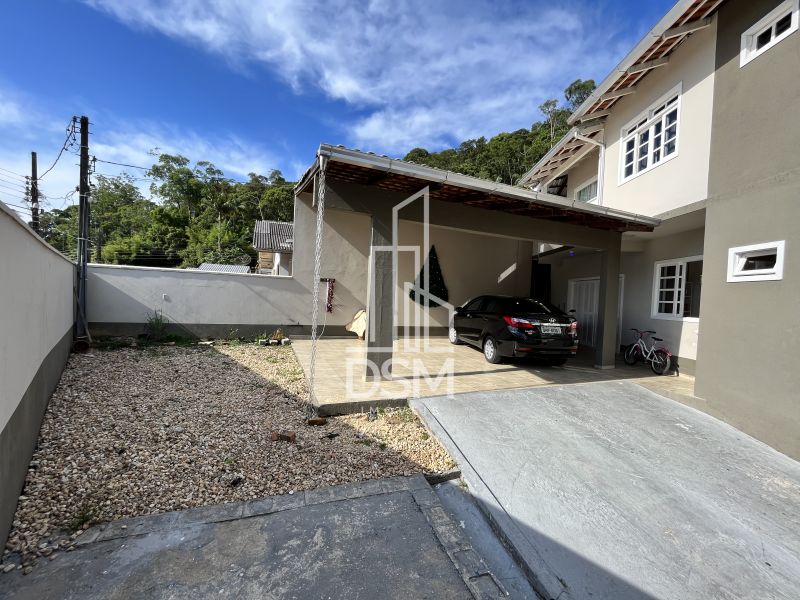 Casa 4 quartos sendo 1 suíte a venda bairro Nova Brasília.