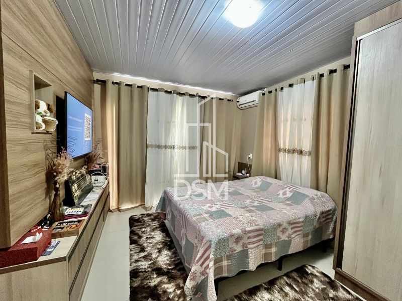 Casa 4 quartos sendo 1 suíte a venda bairro Nova Brasília.