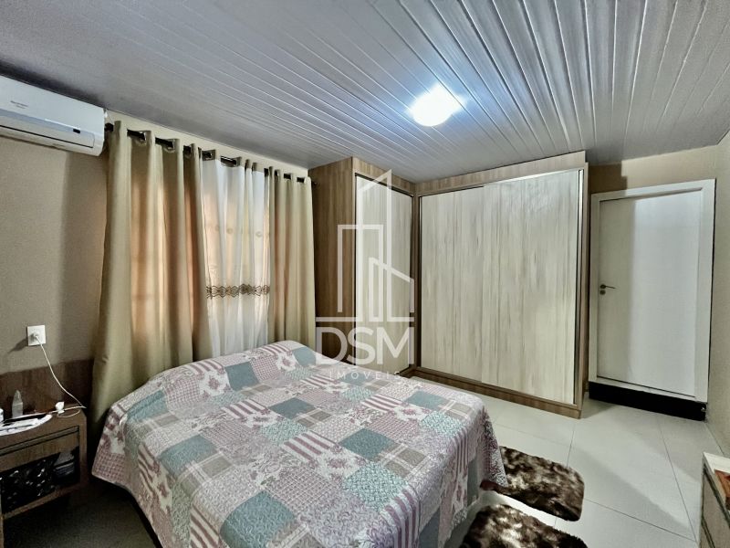 Casa 4 quartos sendo 1 suíte a venda bairro Nova Brasília.