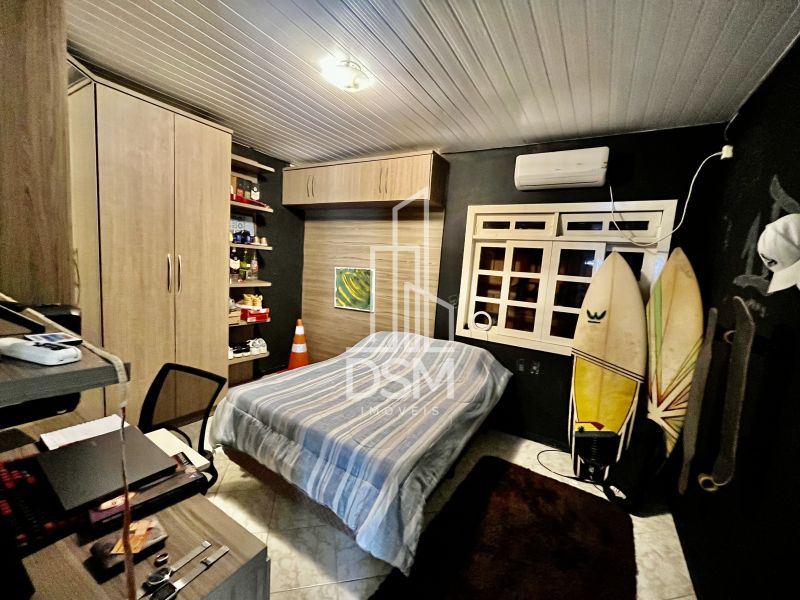 Casa 4 quartos sendo 1 suíte a venda bairro Nova Brasília.