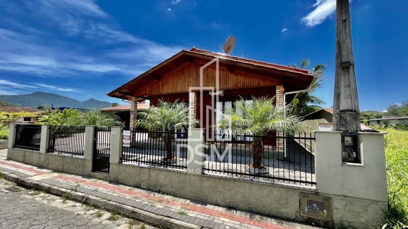 Casa rústica 1 suíte + 2 quartos a venda bairro São Pedro - Guabiruba