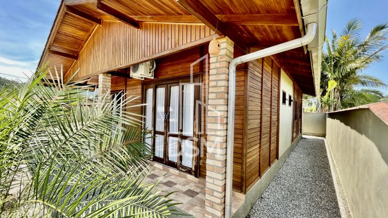 Casa rústica 1 suíte + 2 quartos a venda bairro São Pedro - Guabiruba