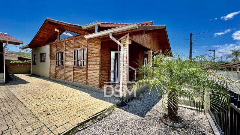 Casa rústica 1 suíte + 2 quartos a venda bairro São Pedro - Guabiruba