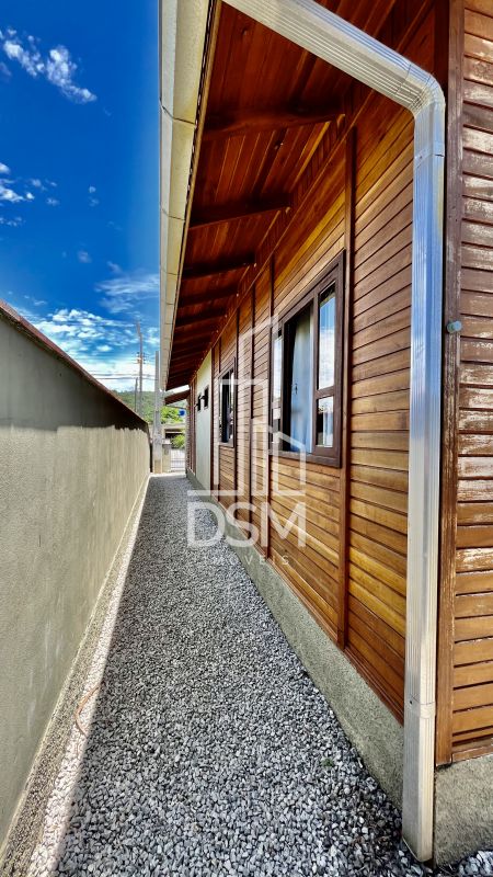 Casa rústica 1 suíte + 2 quartos a venda bairro São Pedro - Guabiruba