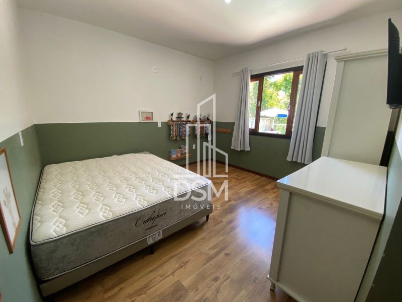 Casa semi-mobiliada 2 quartos com piscina e passagem lateral a venda bairro Dom Joaquim.