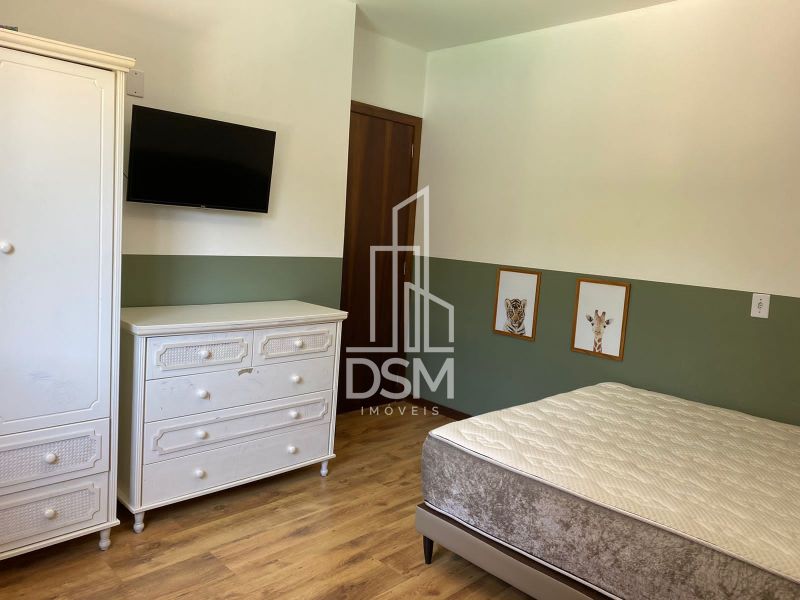 Casa semi-mobiliada 2 quartos com piscina e passagem lateral a venda bairro Dom Joaquim.