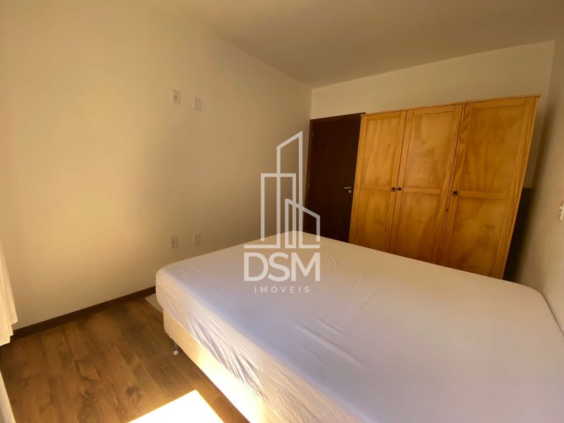 Casa semi-mobiliada 2 quartos com piscina e passagem lateral a venda bairro Dom Joaquim.