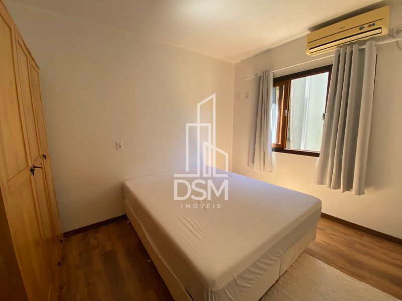 Casa semi-mobiliada 2 quartos com piscina e passagem lateral a venda bairro Dom Joaquim.