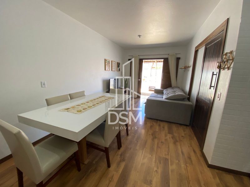 Casa semi-mobiliada 2 quartos com piscina e passagem lateral a venda bairro Dom Joaquim.