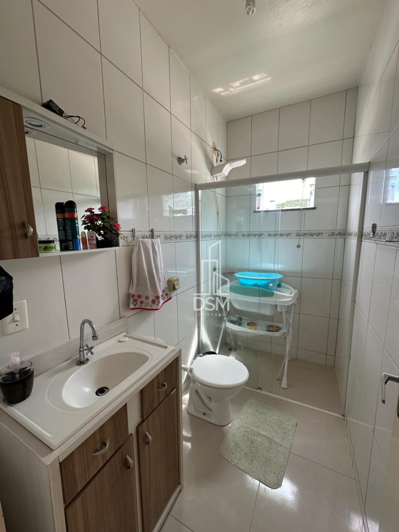 Casa baixa com 03 quartos e piscina aquecida