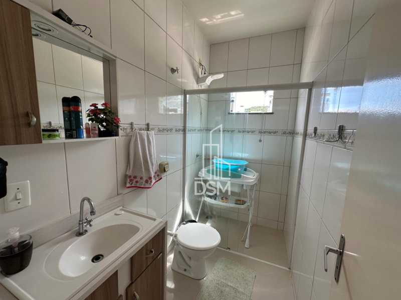 Casa baixa com 03 quartos e piscina aquecida