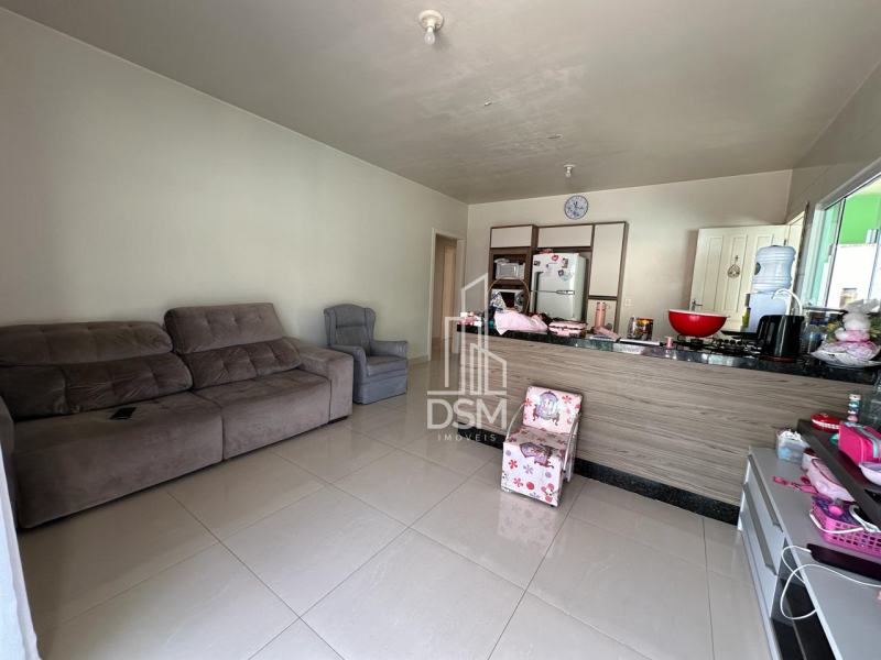 Casa baixa com 03 quartos e piscina aquecida