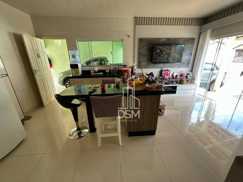 Casa baixa com 03 quartos e piscina aquecida