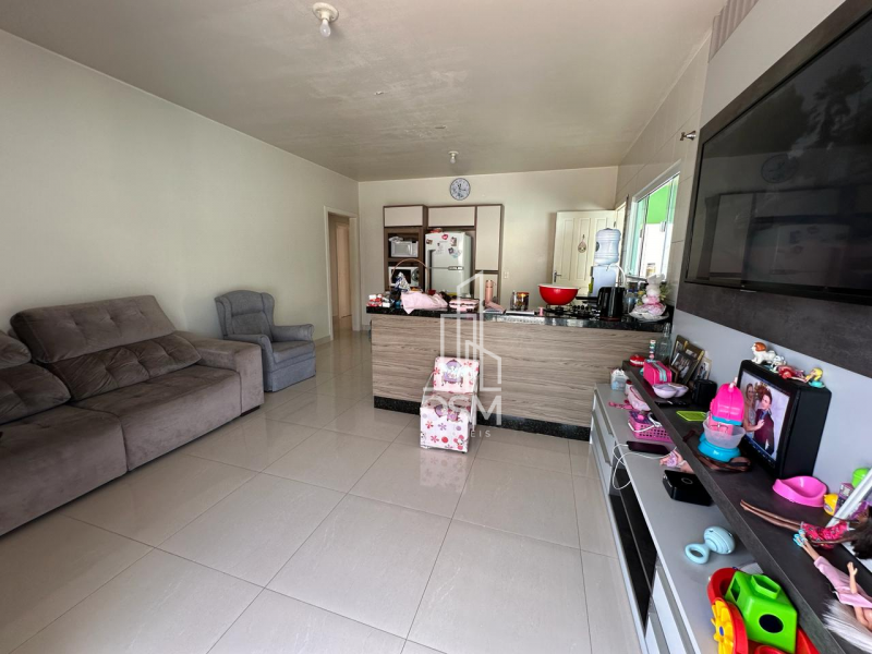 Casa baixa com 03 quartos e piscina aquecida