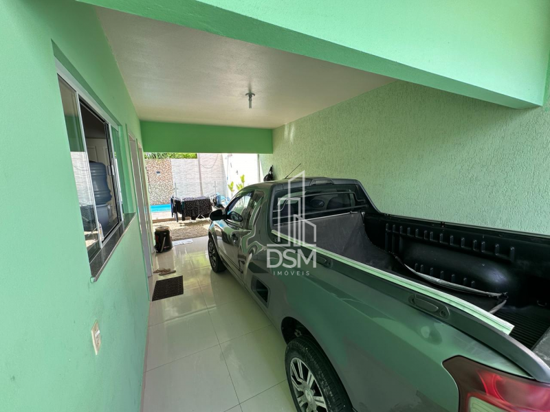 Casa baixa com 03 quartos e piscina aquecida