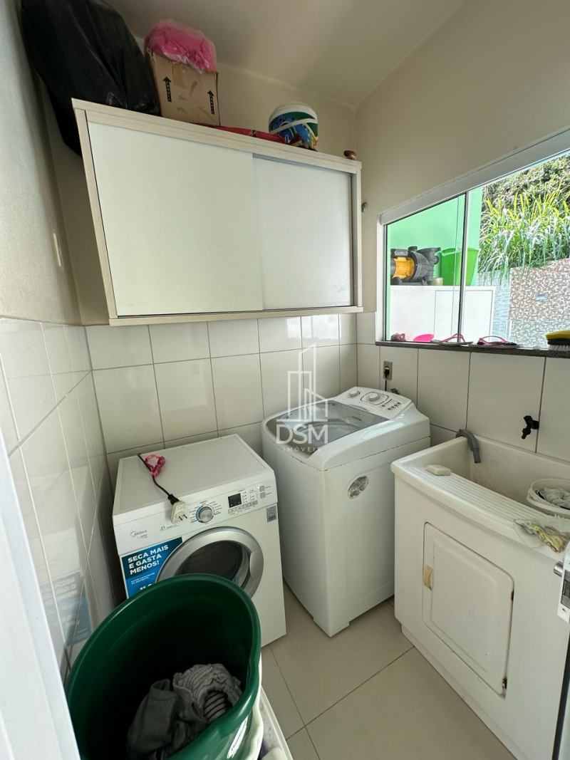 Casa baixa com 03 quartos e piscina aquecida