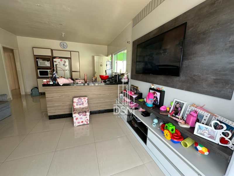 Casa baixa com 03 quartos e piscina aquecida