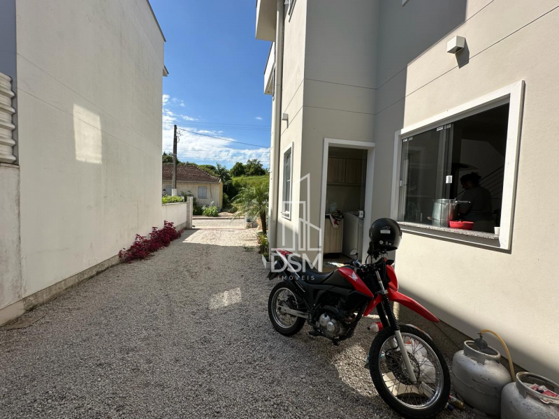 Casa Alto Padrão 04 Quartos 05 vagas de garagem Guabiruba sul