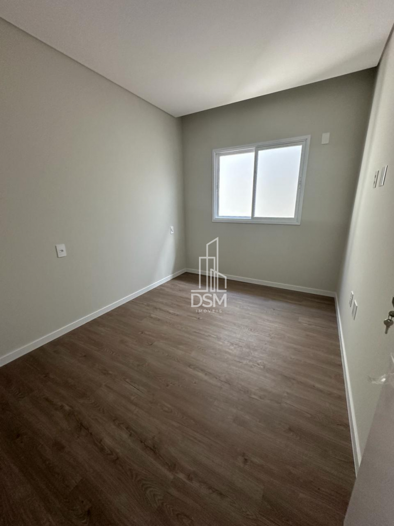 casa alto padrao 03 quartos sendo 01 suite