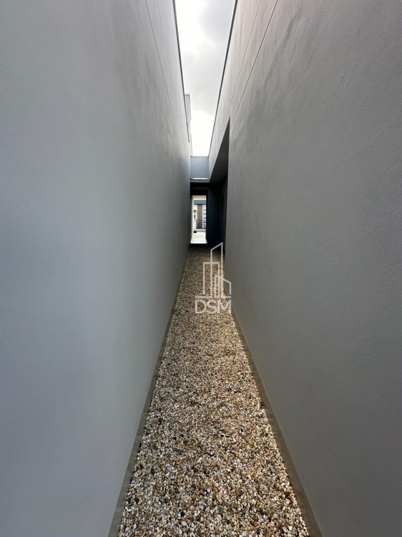 casa alto padrao 03 quartos sendo 01 suite