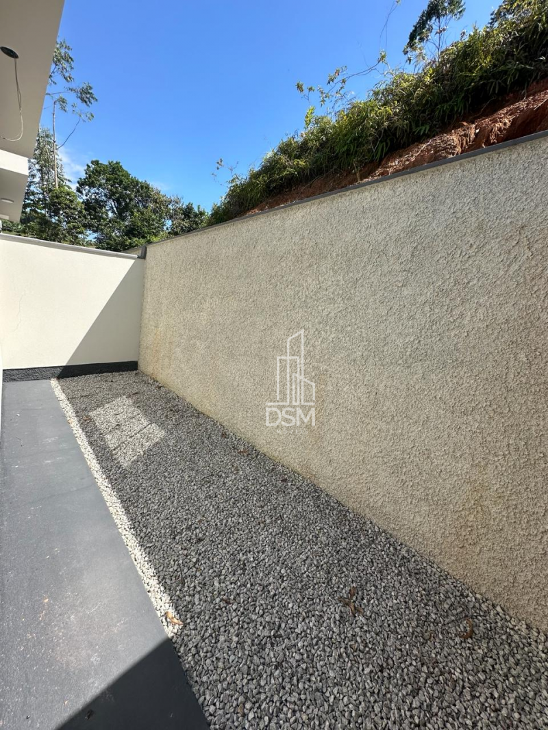 casa alto padrao 03 quartos sendo 01 suite