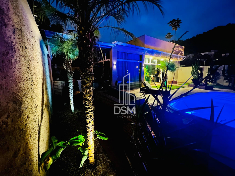 Casa Alto Padrão 2 suítes + 2 quartos  a 5 minutos do centro para venda