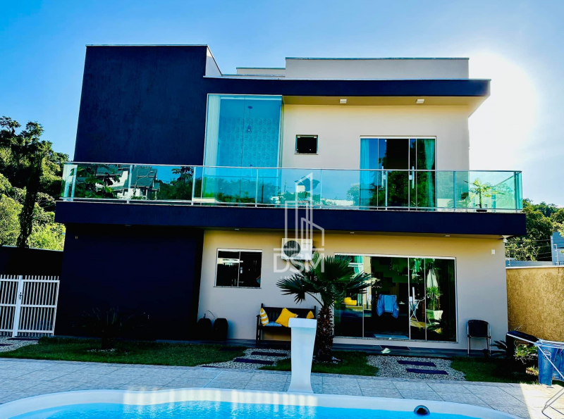 Casa Alto Padrão 2 suítes + 2 quartos  a 5 minutos do centro para venda