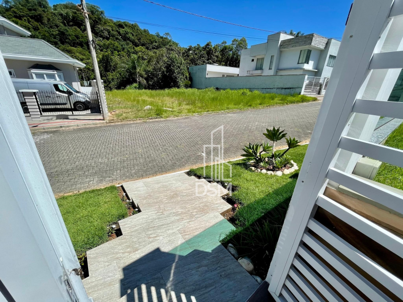 Casa Alto Padrão 2 suítes + 2 quartos  a 5 minutos do centro para venda