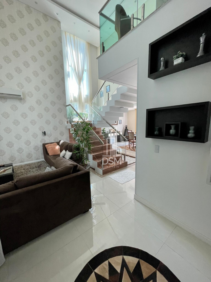 Casa Alto Padrão 2 suítes + 2 quartos  a 5 minutos do centro para venda