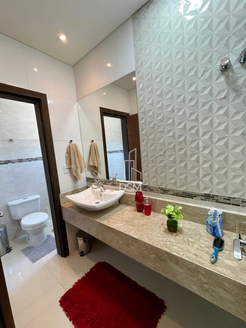 Casa Alto Padrão 2 suítes + 2 quartos  a 5 minutos do centro para venda