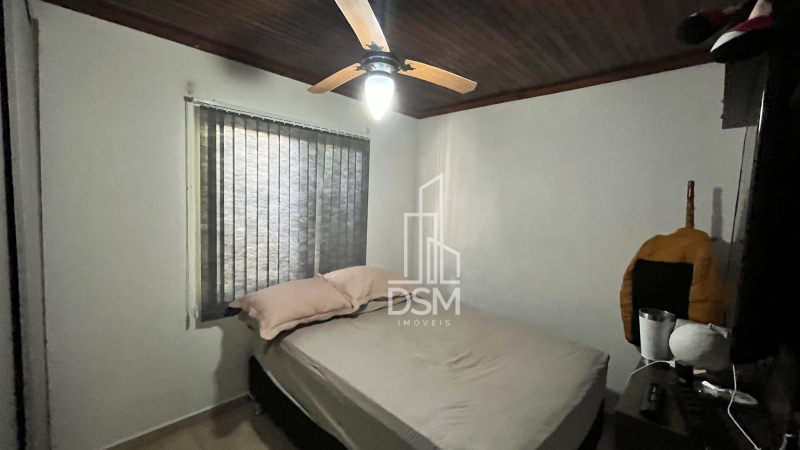 Casa 3 quartos com amplo espaço de terreno bairro Azambuja a venda