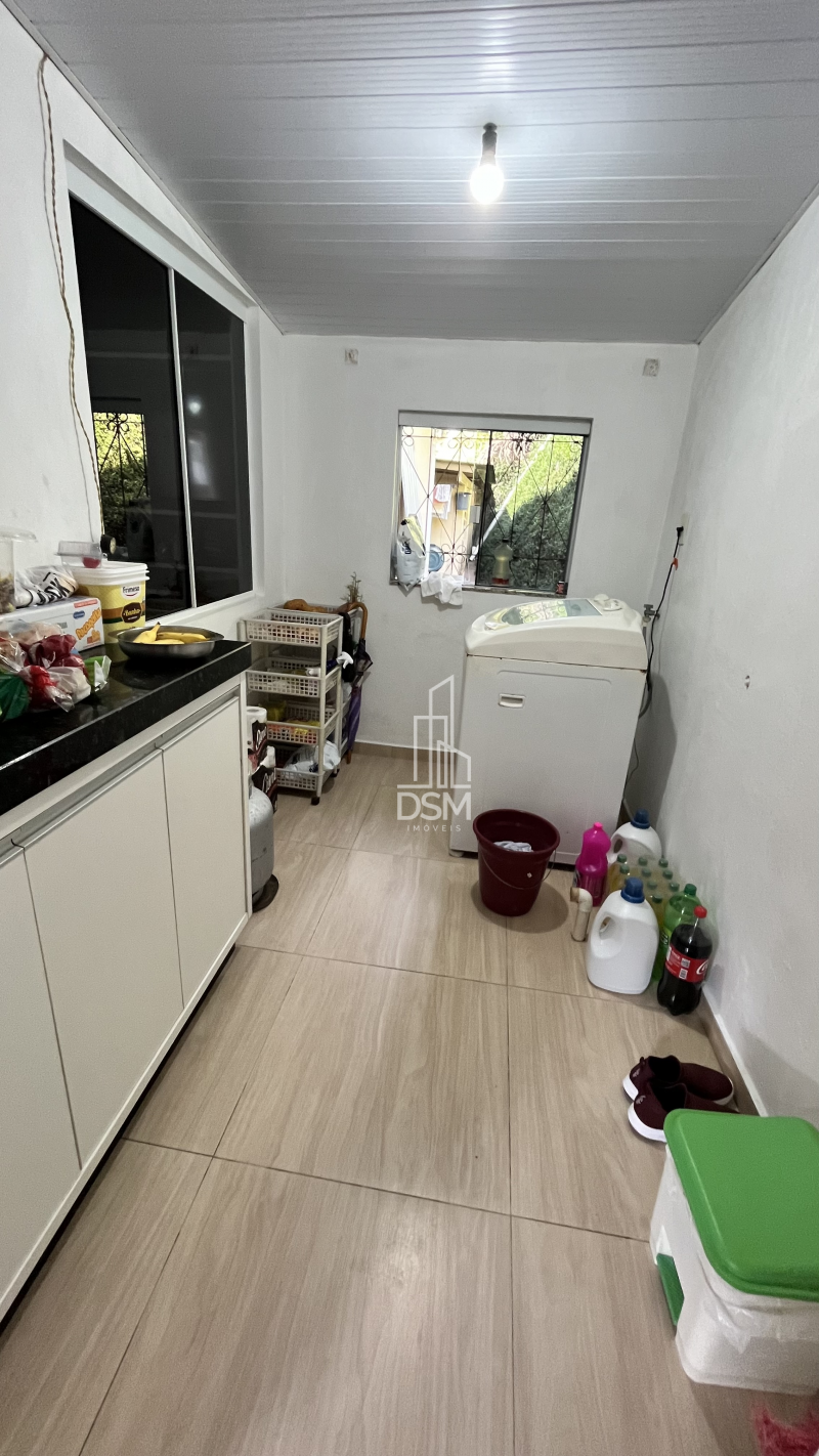 Casa 3 quartos com amplo espaço de terreno bairro Azambuja a venda