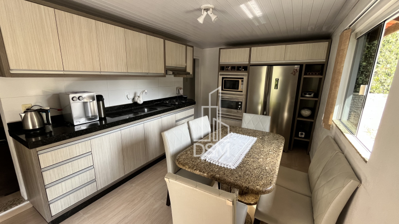 Casa 3 quartos com amplo espaço de terreno bairro Azambuja a venda