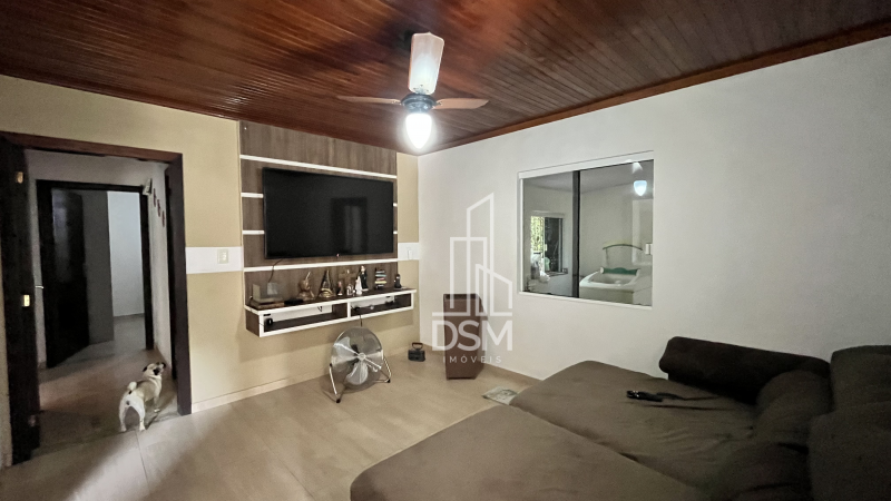 Casa 3 quartos com amplo espaço de terreno bairro Azambuja a venda