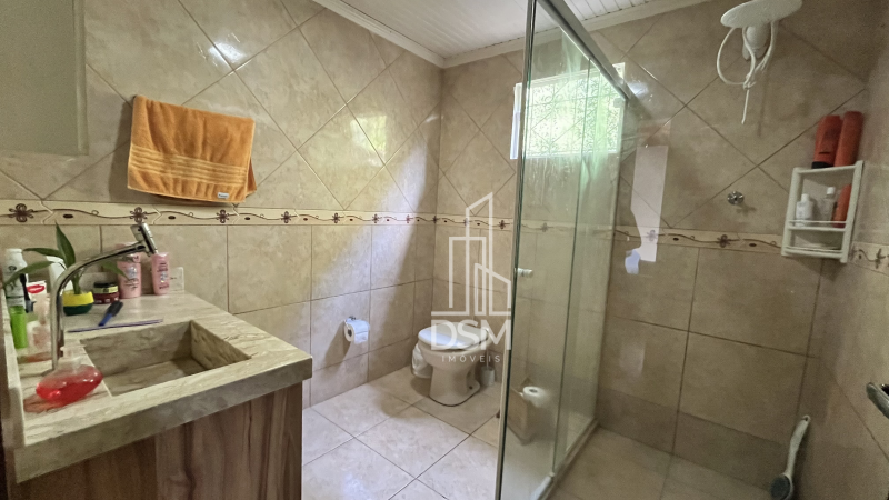 Casa 3 quartos com amplo espaço de terreno bairro Azambuja a venda