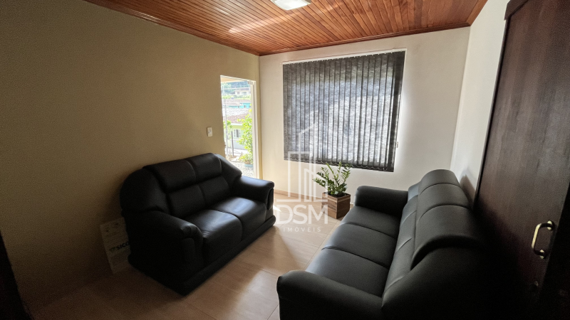 Casa 3 quartos com amplo espaço de terreno bairro Azambuja a venda