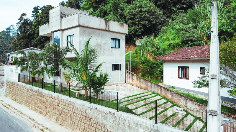 Casa com 3 quartos sendo 1 suíte para venda em Brusque.