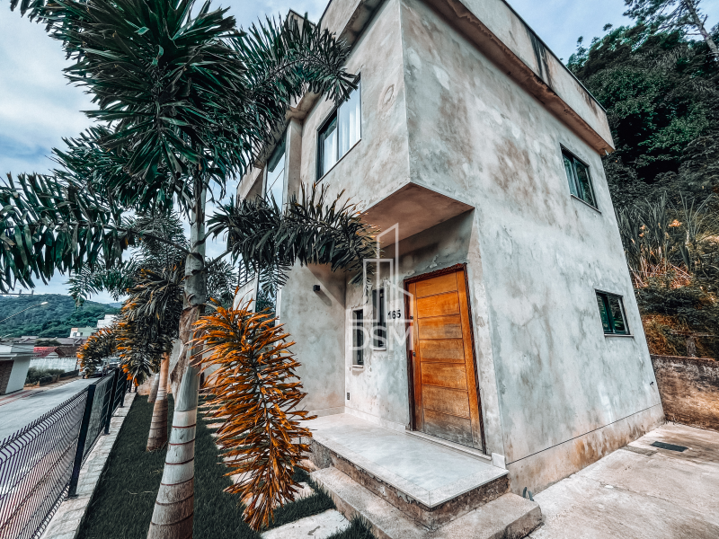 Casa com 3 quartos sendo 1 suíte para venda em Brusque.