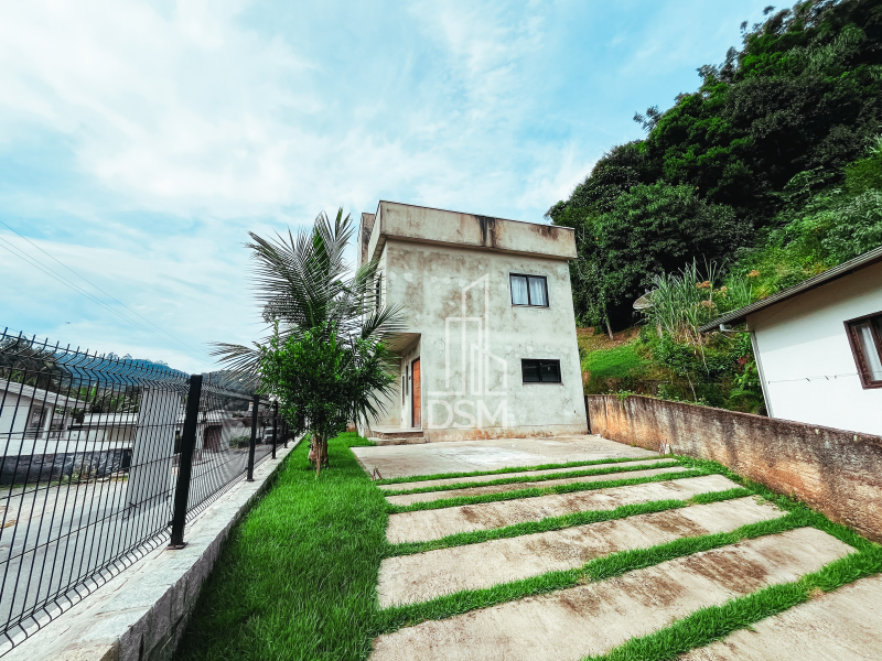 Casa com 3 quartos sendo 1 suíte para venda em Brusque.