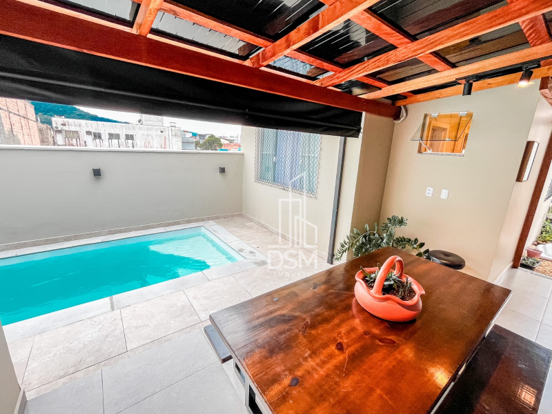 Casa 3 (três) quartos sendo 1 (uma) suíte e piscina bairro Rio Branco a venda