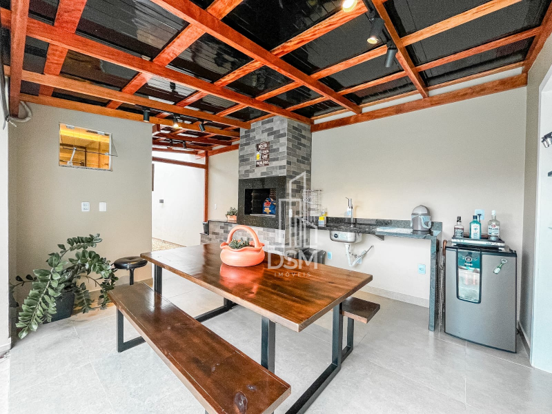 Casa 3 (três) quartos sendo 1 (uma) suíte e piscina bairro Rio Branco a venda